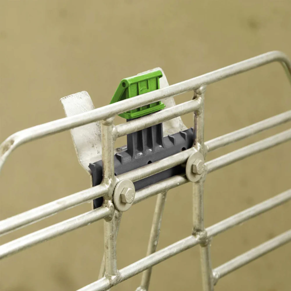 Accessori per l'allevamento dei vitelli Piastra di sospensione secchi in metallo - Image 3