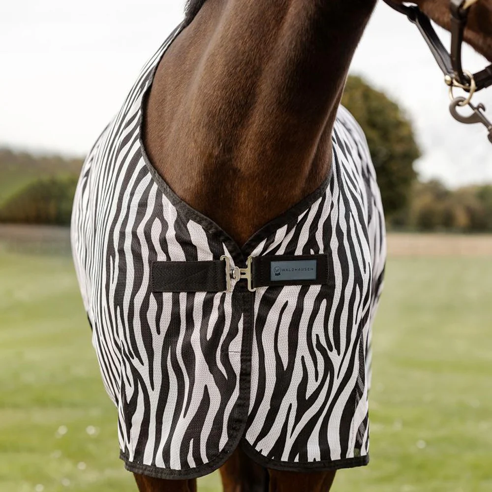 Coperta Antimosche Zebra Nero-Bianco con Cinghie Incrociate - Image 3