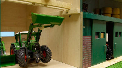 Fienile con Officina in Legno Scala 1:32 con Parti Mobili - Image 3