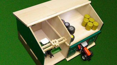 Fienile con Officina in Legno Scala 1:32 con Parti Mobili - Image 4
