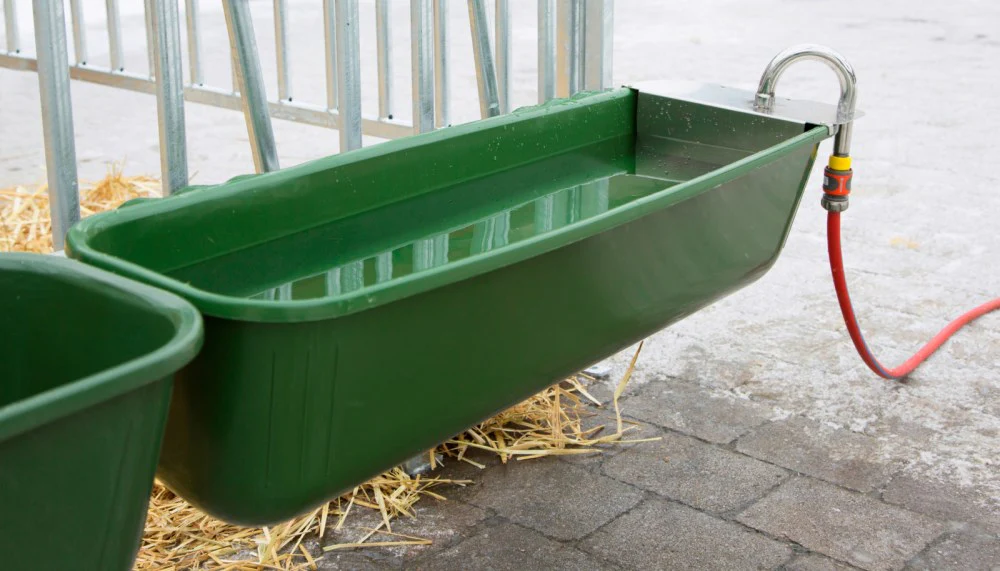 Mangiatoia in Plastica Lunga con Valvola a Galleggiante per Animali - Image 8