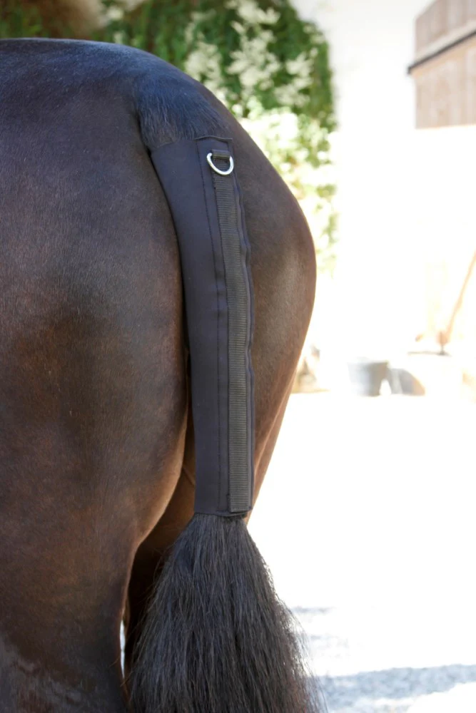 Paracoda in caucciù sintetico con chiusura a strappo per cavallo - Image 2