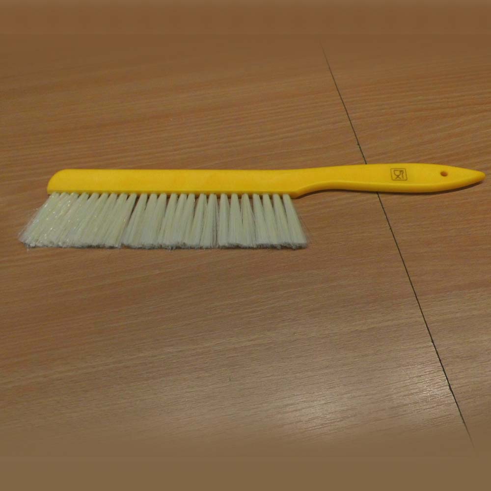 Spazzola con setole in nylon per spazzare delicatamente le api dal telaio - Image 4